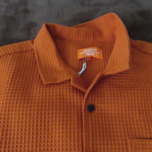 NWT NEGATIVE SPACE Boxy Fit waffle orange SS button up shirt size L - Picture 4 of 7